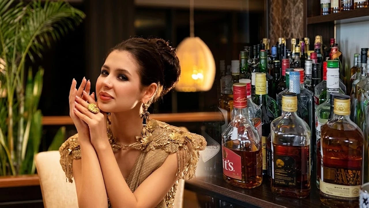 রেস্ট হাউজে ক্লাবের আড়ালে কী? (ভিডিও)