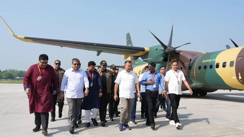 দুর্গাপূজার মণ্ডপ পরিদর্শনে সৈয়দপুর পৌঁছেছেন প্রধানমন্ত্রী