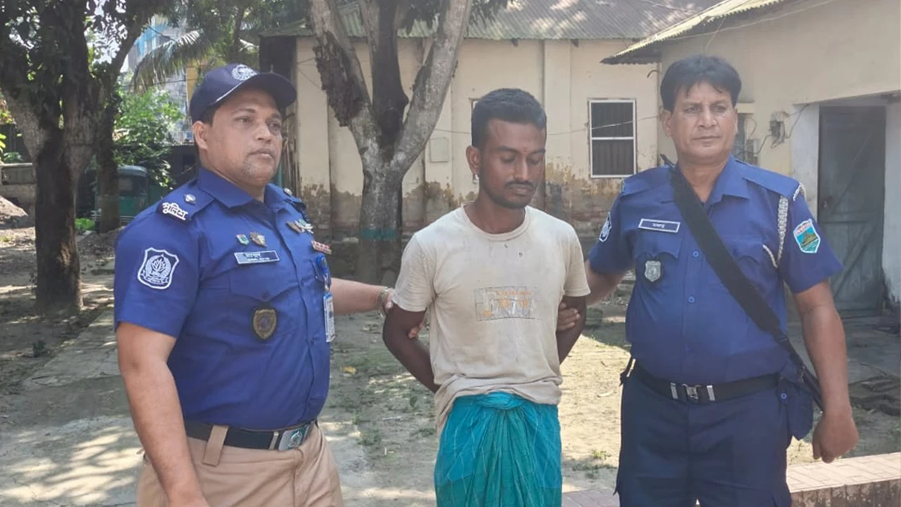 নেশার টাকা না পেয়ে মাকে জবাই করে হত্যা, ছেলে আটক