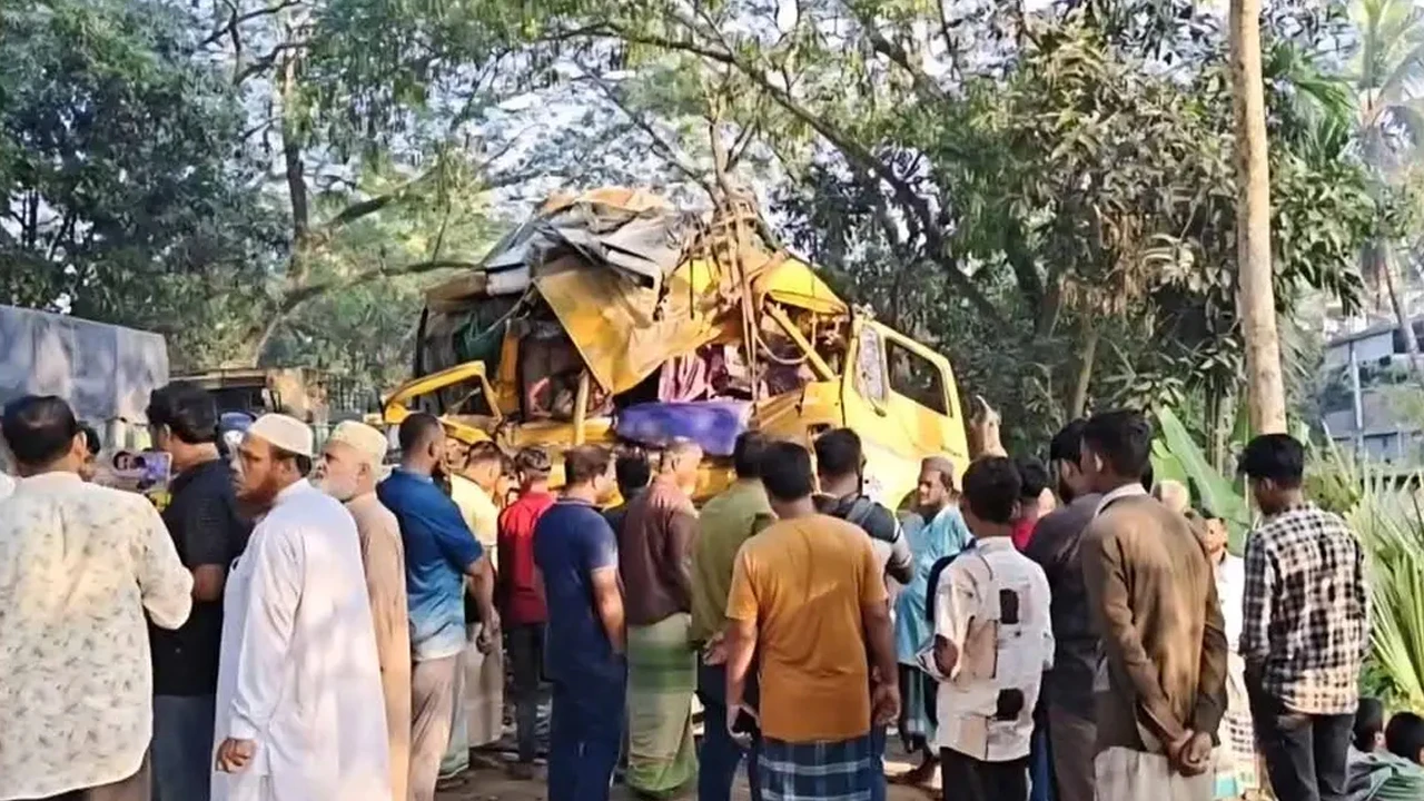 নাটোরে নিহত ১২ জনের মরদেহ হস্তান্তর, তদন্ত কমিটি গঠন