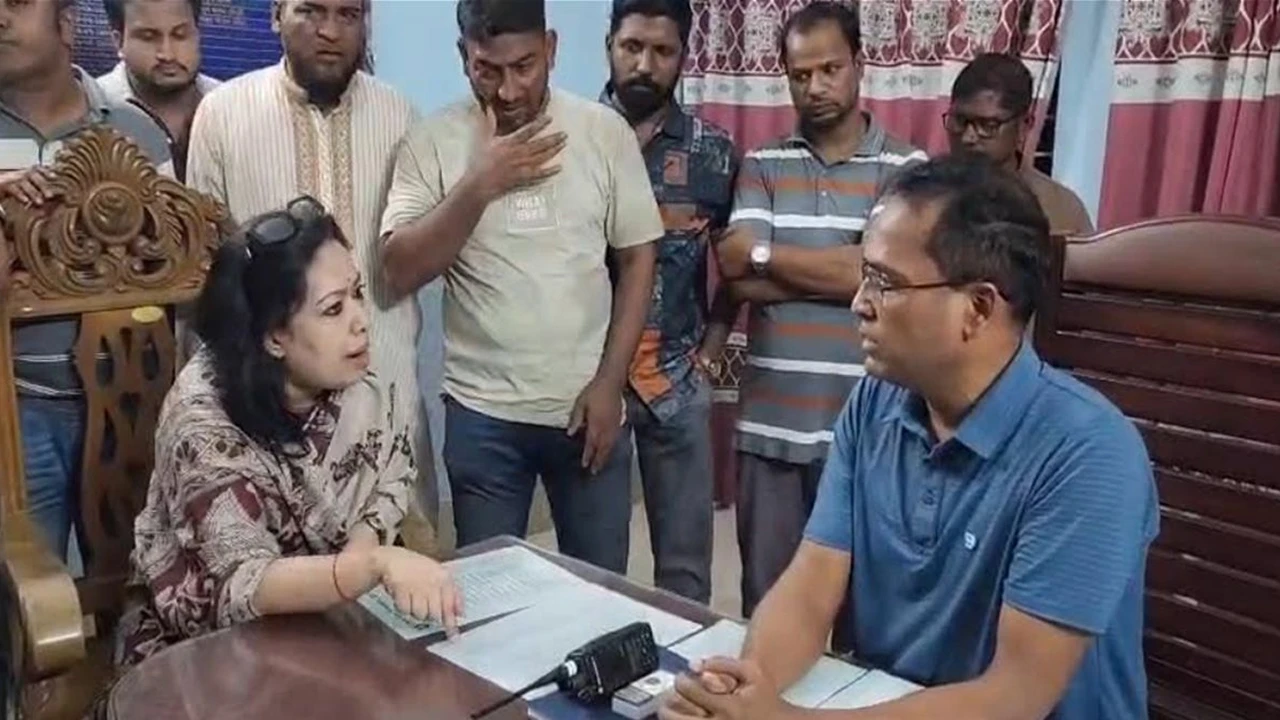থানার ওসির সঙ্গে রুমিন ফারহানার বাগবিতণ্ডা, বললেন ‘আওয়ামী লীগের চোর’