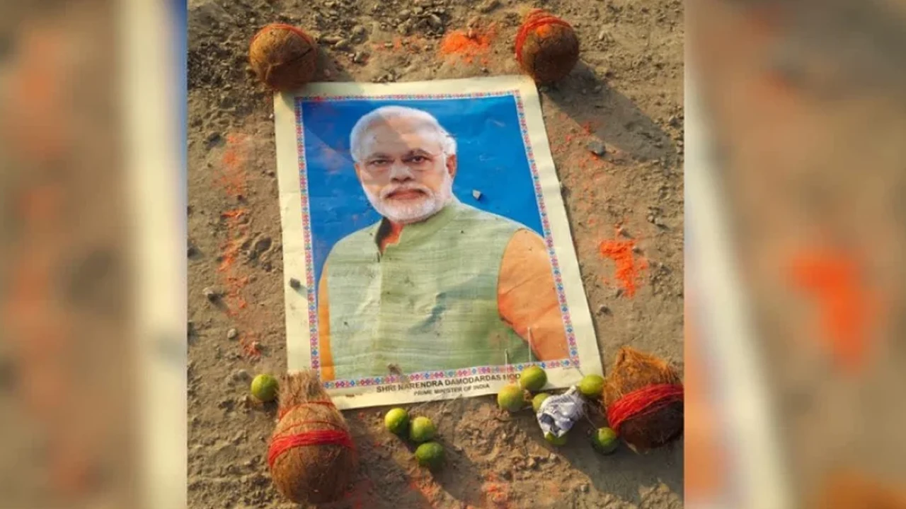 মোদির ছবিতে কালোজাদুর চেষ্টা, শ্মশানে মিলল তন্ত্রমন্ত্র সামগ্রী!