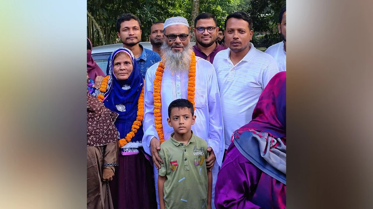 ভোলায় প্রধান শিক্ষকের অবসরজনিত বিদায় সংবর্ধনা